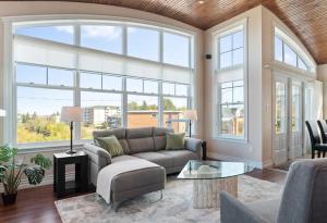 Long Stay Available- Stunning 2 Bed plus office with Lake View