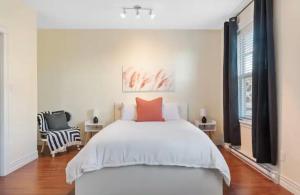 Long Stay Available- Stunning 2 Bed plus office with Lake View