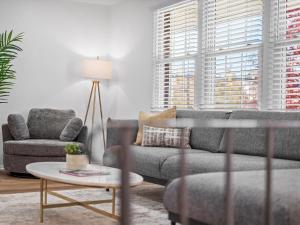 Modern and Accessible 5 Bedroom Home in Cranberry, Pittsburg with Game Room