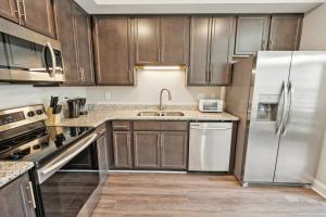 Biltmore Luxury 1513 #2 Townhomes l 2Bd 2 Bth
