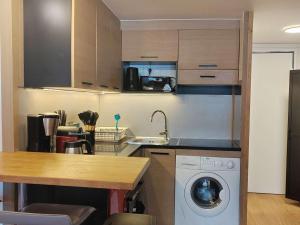 Duplex cosy 6 pers, 39m², 3 chambres, balcon, accès direct aux pistes, centre Val Thorens - FR-1-545-46
