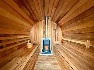 NEW - Little Asia - Stunning Boathouse on a lake Near Amsterdam with Sauna