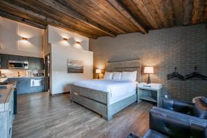 Cove Creek Lodge 208 Accessible Double Queen Room ADA