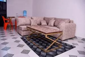 The White House apartments - Emali