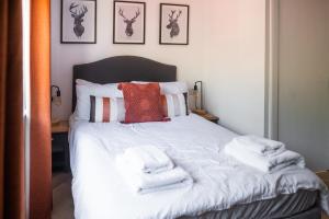 Modern apartment with stunning sea views near Oban