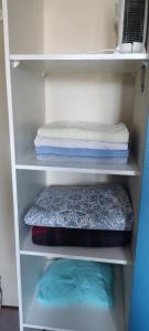 Departamento 2 dormitorios 2 baños cercano Aeropuerto estación metro y clínicas