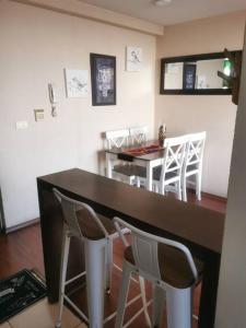 Departamento 2 dormitorios 2 baños cercano Aeropuerto estación metro y clínicas