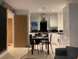 Bright 1 bed Apartment with Parking