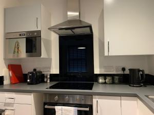 Bright 1 bed Apartment with Parking