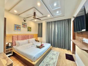 Hill Crest With Pool by Kasauli Vista