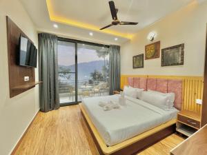 Hill Crest With Pool by Kasauli Vista