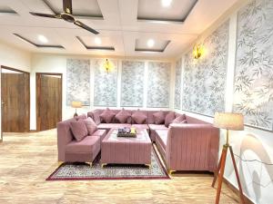 Hill Crest With Pool by Kasauli Vista