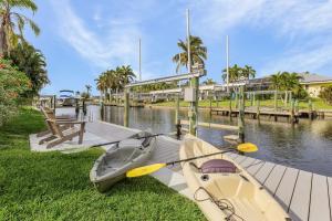 Waterfront Living, Dock, Heated Pool & Spa - Gulf Gate Oasis - Roelens
