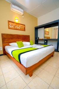 Waterfront Hotel Kandy