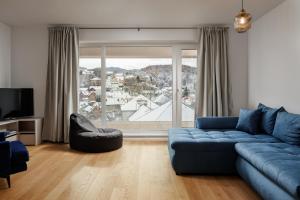 KUDO - Mountain & Skyline view