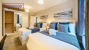 Newly Refurbished Spacious Serviced Apartment for Contractors and Families, Free WiFi & Netflix By Redwood Stays