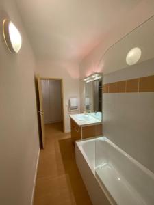 Appartements Bel Appartement Chaleureux 306 - Le Garbet - Residence Grand Hotel : photos des chambres