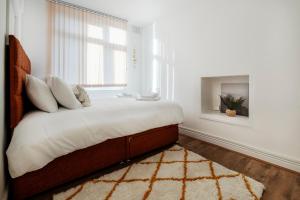 6B3B Contractor House Sleeps 12 Near Coventry Hospital & City Centre Free Nearby Parking