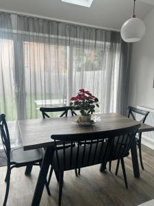 Modern 3-Bed Home with Large Parking Space a Short Walk to Cardiff Bay or City Centre Contractor Friendly"