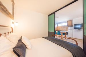 Maisons de vacances Vacation rental with pool and Jacuzzi, close to Arles - sleeps 10 : photos des chambres