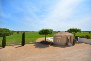 Maisons de vacances Vacation rental with pool and Jacuzzi, close to Arles - sleeps 10 : photos des chambres