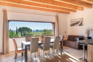 Maisons de vacances Vacation rental with pool and Jacuzzi, close to Arles - sleeps 10 : photos des chambres