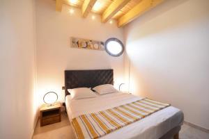 Maisons de vacances Vacation rental with pool and Jacuzzi, close to Arles - sleeps 10 : photos des chambres