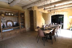 Villas Provencal farmhouse, Mont Ventoux view, 2 pools (1 heated), Bedoin - 10 people : photos des chambres