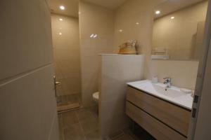 Villas Provencal farmhouse, Mont Ventoux view, 2 pools (1 heated), Bedoin - 10 people : photos des chambres