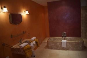 Villas prestigious mas with heated swimming pool in oppede, in the heart of the luberon - 11 persons : photos des chambres