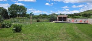 Maisons de vacances house in the countryside in the luberon with beautiful view and private swimming-pool close to bonnieux in Provence - 8 personnes : photos des chambres