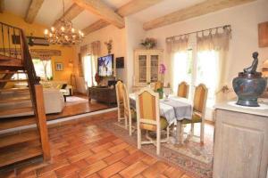Villas Prestige property with pool in the Alpilles : photos des chambres