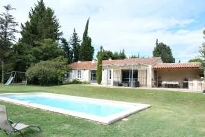 modern house with pool, near baux de provence and golfs in mouries 8 sleeps - Mouriès
