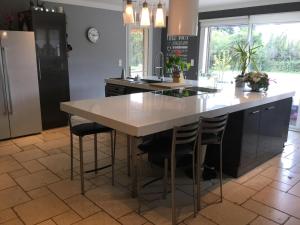 Villas modern house with pool, near baux de provence and golfs in mouries 8 sleeps : photos des chambres