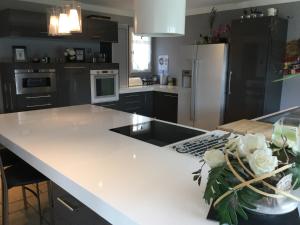 Villas modern house with pool, near baux de provence and golfs in mouries 8 sleeps : photos des chambres