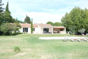 Villas modern house with pool, near baux de provence and golfs in mouries 8 sleeps : Villa avec Piscine Privée