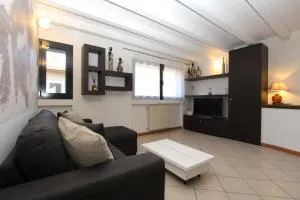 Prestige Piazza Manzù - in centro - Villa d'Ogna