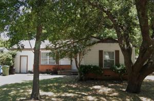 Cozy 3 Bedroom In Prime Location!