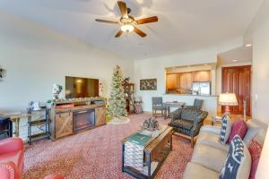 1 Mi to Skiing Mtn-View Condo in Angel Fire!