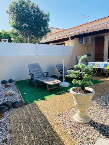 AGENCE JF IMMO - Villa climatisee 5 pers proche plage avec terrasse et parking V0387