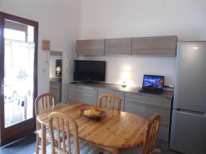 AGENCE JF IMMO - Villa climatisee 5 pers proche plage avec terrasse et parking V0387