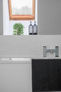 Luxury Mansion, Ideal for Contractors, Central