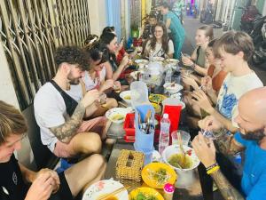 Saigon Authentic Alley Hostel - Local Vibes, City Tours, Cooking Dinner, Evening Streetfood, Free Menu Breakfast, Gym & Rooftop Billiards
