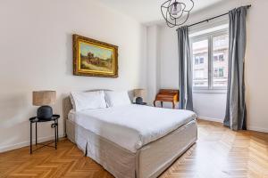 Luxury 4 bedrooms apartment in the center of Milan