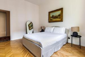 Luxury 4 bedrooms apartment in the center of Milan