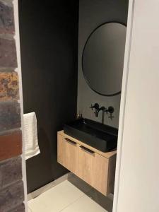 Sky Loft - Modern Oasis in the heart of the city