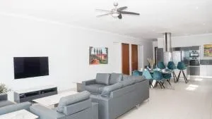 Luxury large 4 bedrooms Beach front house - Sere Kunda