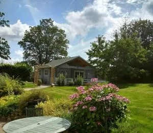 Cosy Log Cabin in Llanfoist village - Govilon