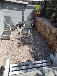 Cosy Log Cabin in Llanfoist village