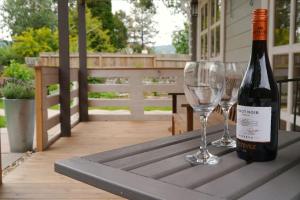 Cosy Log Cabin in Llanfoist village